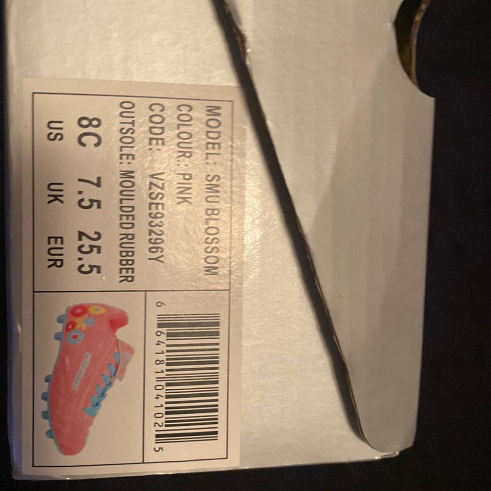 Soccer shoes
